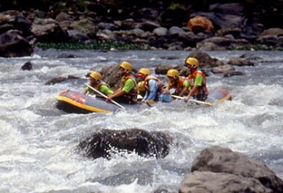 Students rafting at the Taroko National Park